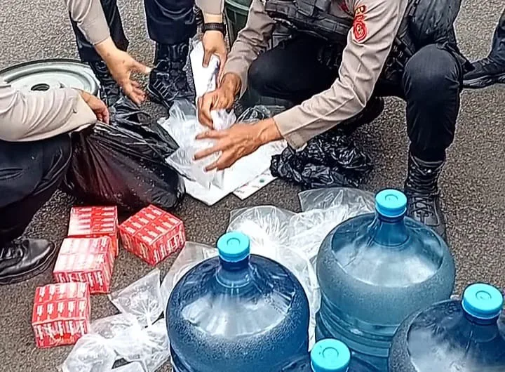 Polisi Gerebek Pabrik Miras Oplosan di Cianjur, Ratusan Liter Diamankan