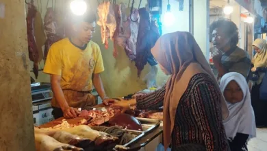 Menjelang Ramadan, harga daging sapi di Pasar Cipanas naik hingga Rp140 ribu per kg.