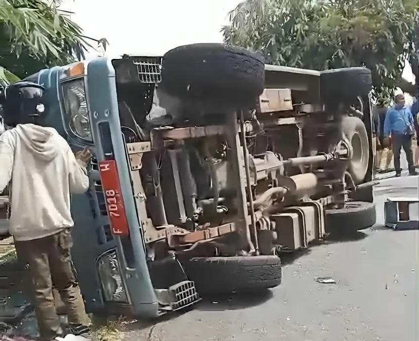 Minibus Rombongan Dekan Unsur Cianjur Terguling di Sukabumi, 11 Orang Luka-Luka