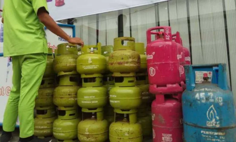 Pembatasan penjualan gas Elpiji 3 Kg kini diberlakukan dan hanya bisa dibeli di pangkalan resmi.