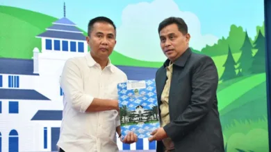 Pemdaprov Jawa barat menggandeng Kejati Jabar melalui penandatanganan nota kesepakatan untuk meningkatkan transparansi hukum.