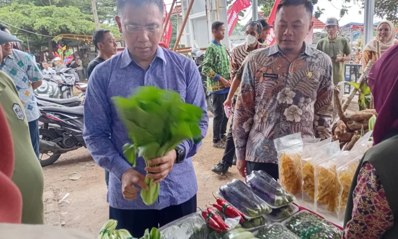 Program Desa Manjur digelar di Desa Nagrak, Kecamatan Cianjur, meski Bupati Cianjur Herman Suherman absen karena alasan kesehatan