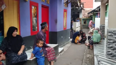 Warga Kampung Kademangan Desa Kademangan, Kecamatan Mande, Cianjur bertekad lebih waspada setelah pesta miras yang menewaskan 9 orang