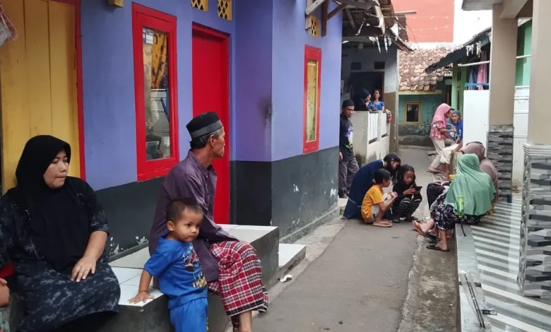 Warga Kampung Kademangan Desa Kademangan, Kecamatan Mande, Cianjur bertekad lebih waspada setelah pesta miras yang menewaskan 9 orang