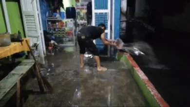 Hujan deras di Kampung Tipar, Desa Hegarmanah, Kecamatan Karangtengah, Cianjur menyebabkan banjir setinggi 40 cm.