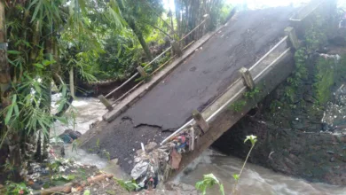 Jembatan di Ciwalen Sukaresmi Putus Tergerus Luapan Air Sungai, Ribuan Jiwa Terisolir