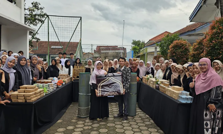 SMKN 1 Cianjur Gelar Rantang Kanyaah: Berbagi Takjil dan Donasi di Bulan Ramadan