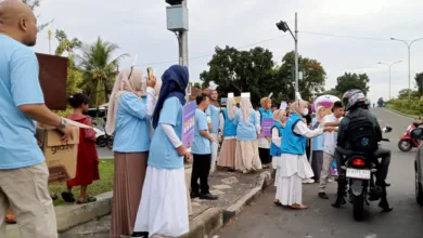 Tingkatkan Kesadaran Kesehatan Mental, Rumah Sakit Edelweiss Cianjur Berbagi Takjil sekaligus Edukasi di Perempatan Jalan Pramuka