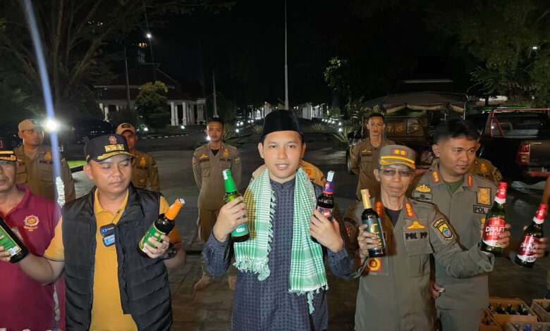 Satpol PP Cianjur kembali menggelar razia minuman beralkohol di enam kecamatan.