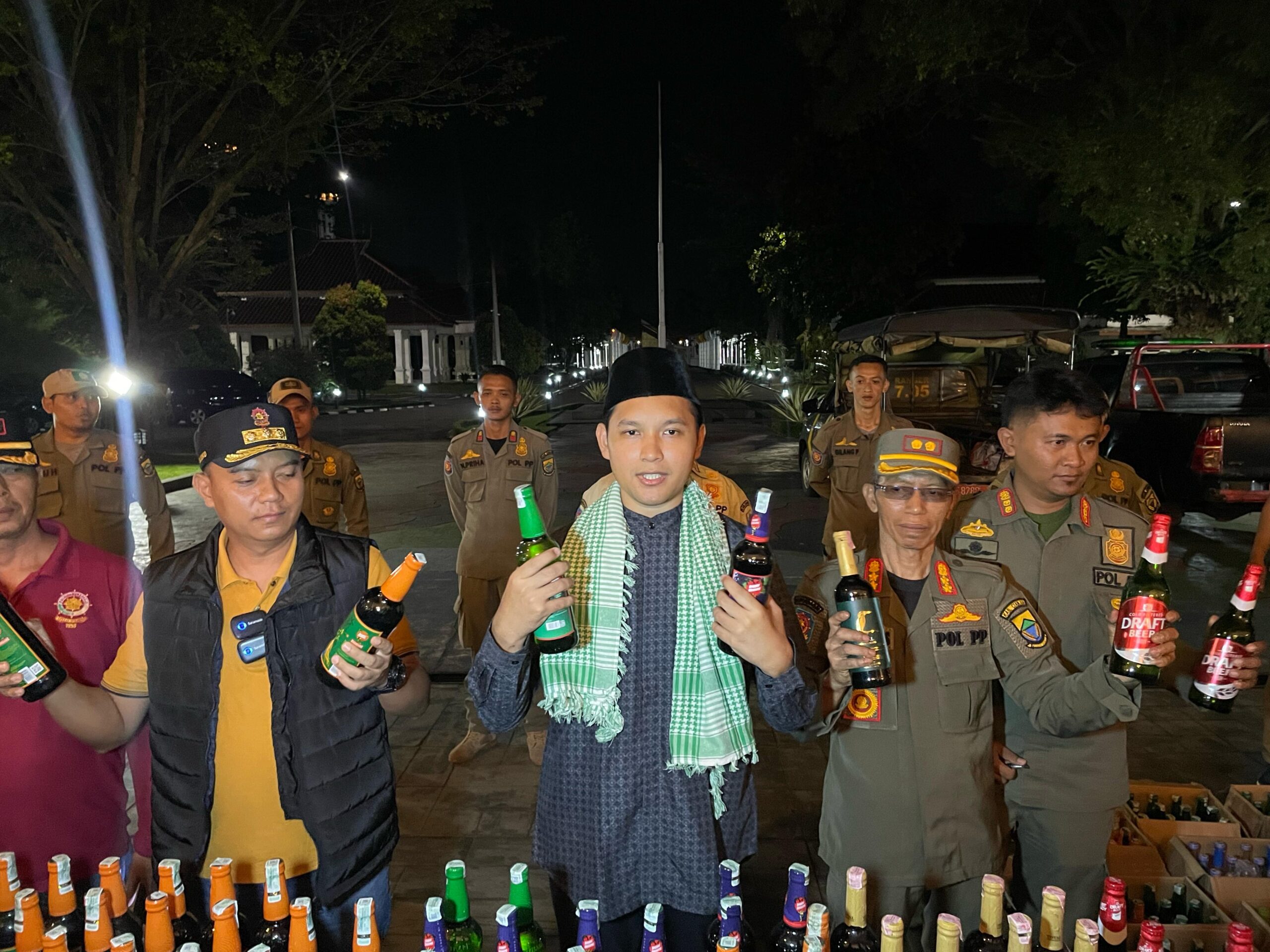 Satpol PP Cianjur kembali menggelar razia minuman beralkohol di enam kecamatan.