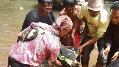 Seorang pria di Cianjur terpeleset saat memikul kayu dan tenggelam di Sungai Cimega.