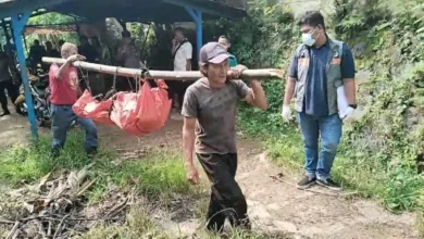 Warga Haurwangi, Cianjur, dikejutkan dengan penemuan mayat perempuan tanpa identitas mengambang di Sungai Citarum.