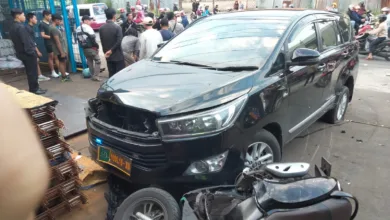 Kecelakaan beruntun di Jalan Raya Cianjur-Sukabumi melibatkan mobil berplat kejaksaan.