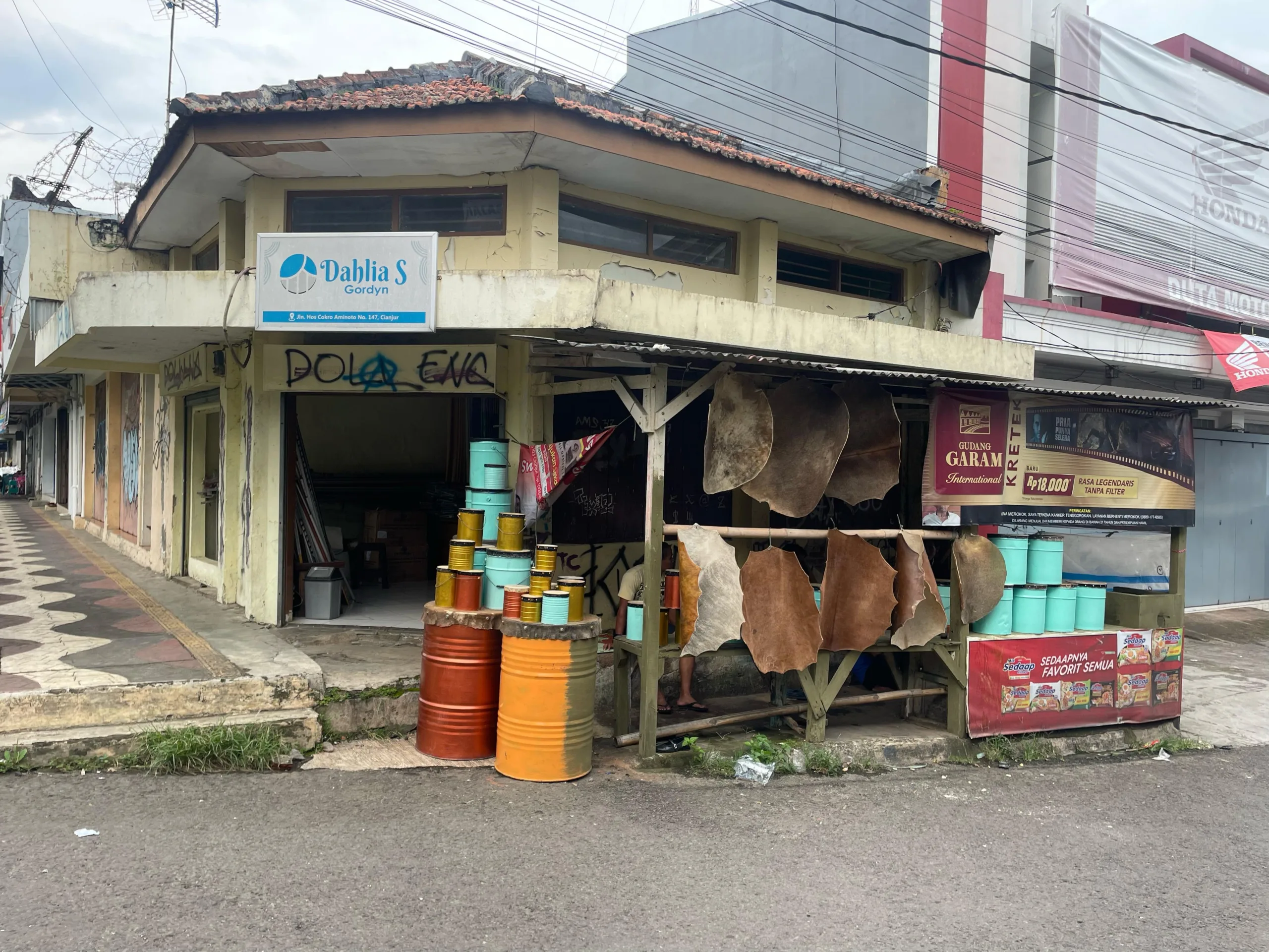 Penjual beduk di Cianjur mengalami lonjakan permintaan menjelang Lebaran.