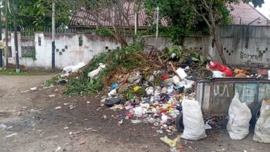 Warga Bojongherang resah dengan tumpukan sampah yang menimbulkan bau tak sedap.