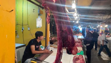 Pasca-Lebaran Iduladha, permintaan daging ayam dan sapi melonjak di Pasar Muka Ramayana Cianjur.