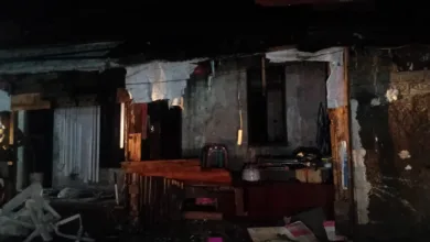 Pemandangan sisa-sisa kebakaran rumah di Limbangan Sari