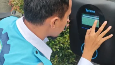 PLN UP3 Cianjur sedang beraksi melakukan final setting untuk memastikan Stasiun Pengisian Kendaraan Listrik Umum ini siap 100% digunakan.