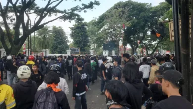 Aksi unjuk rasa di depan Gedung DPRD Cianjur berakhir ricuh hebat