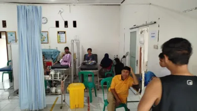 Puluhan siswa di Cugenang, Cianjur, diduga mengalami keracunan massal setelah menyantap hidangan dari program Makanan Bergizi Gratis (MBG). Simak informasi lengkap mengenai kronologi dan kondisi para korban.