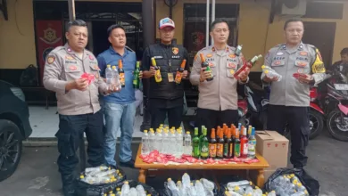 Polsek Cianjur Amankan Ratusan Botol Miras, Satu Terduga Pelaku Dibekuk