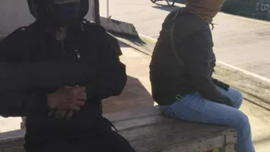 Potret dua pria yang diduga sebagai pelaku penipuan di Sukanagara. Keduanya terlihat mengenakan pakaian gelap dengan wajah tertutup