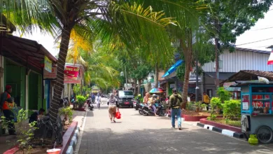 Trotoar Taman Bomero Citywalk Dipercantik, Pengecatan Ulang Hingga Lampu Hias jadi Makin Ciamik