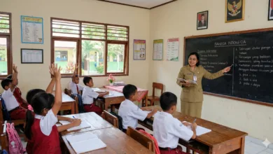 Di tengah tantangan defisit tenaga pendidik, Pemkab Cianjur terus berupaya mengakselerasi pengisian formasi PPPK untuk memastikan layanan pendidikan dasar di ruang-ruang kelas tetap berjalan lancar.