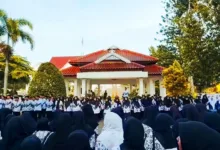 Ratusan guru mengikuti upacara peringatan Hari Guru Nasional di lingkungan Pemkab Cianjur, Selasa (25/11/2025).
