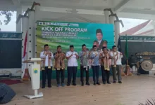 Sejumlah pejabat dan tokoh masyarakat menghadiri Kick Off Program Pemberdayaan Masyarakat Berbasis Zakat dan Wakaf di Cianjur, Senin (2/12/2025).