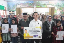 Jawab Aspirasi Warga, Anggota DPRD Cianjur Lukmanul Hakim Realisasikan Ribuan Beasiswa di Dapil 3