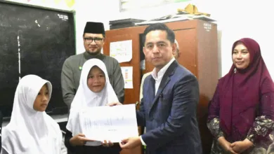 Peduli Pendidikan, Lukmanul Hakim Salurkan Beasiswa Bagi Ratusan Siswa SDN Karya Bhakti Cipanas