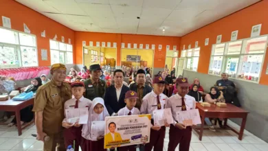 Anggota DPRD Cianjur Fraksi Golkar, Lukmanul Hakim Salurkan Beasiswa PIP untuk 180 Siswa di Batulawang