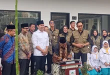 Menteri Pendidikan Dasar dan Menengah RI Abdul Mu’ti meresmikan Program Revitalisasi 83 Satuan Pendidikan di Kabupaten Cianjur yang dipusatkan di SMK Kesehatan Cianjur, Sabtu (31/1/2025). Foto: Fauzi/Cianjurupdate