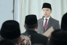 Bupati Cianjur, Mohammad Wahyu Ferdian, menekankan pentingnya pelayanan publik saat melantik pejabat struktural dan kepala sekolah